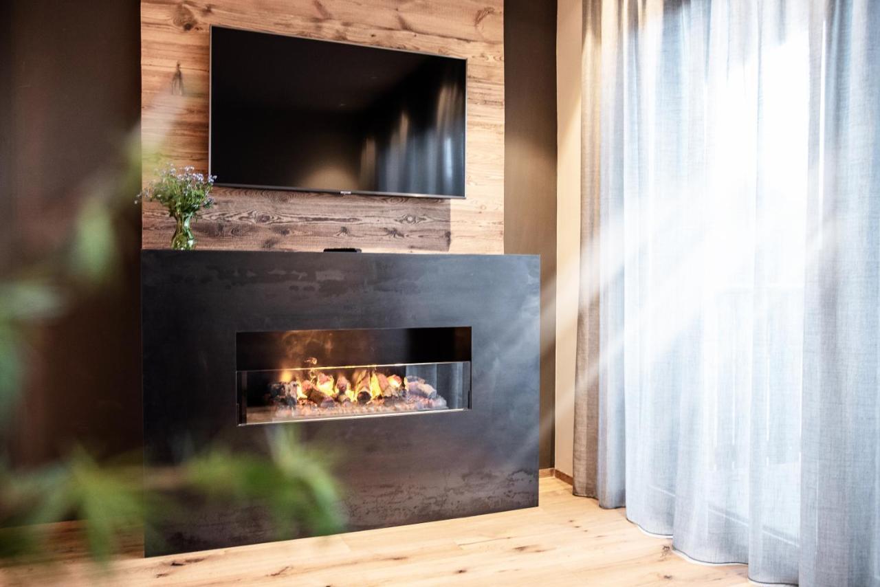 Appartement- Und Wellnesshotel Winkler Falzes Esterno foto