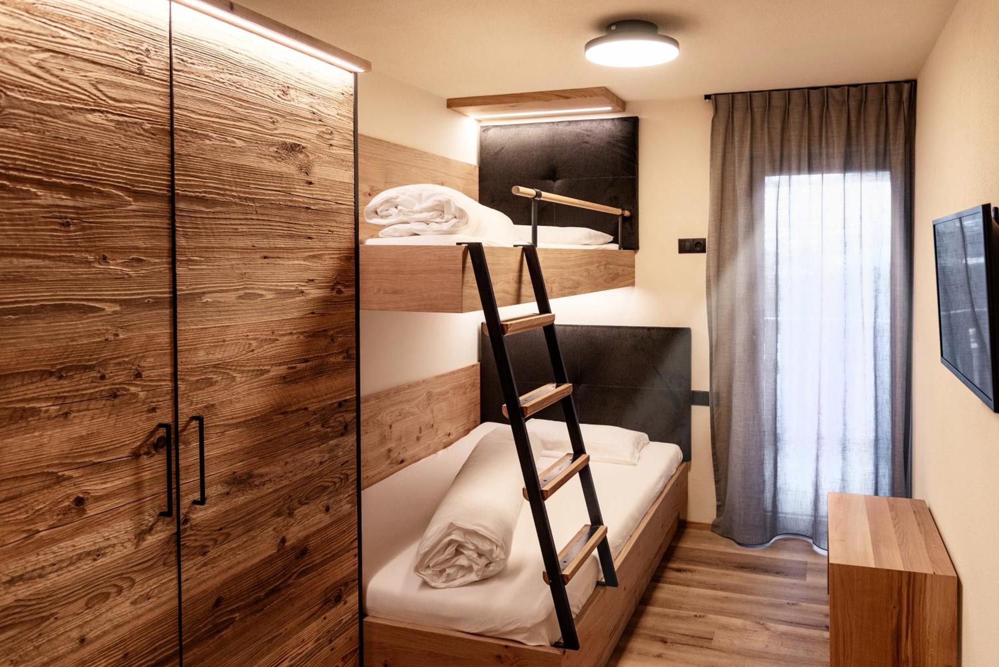 Appartement- Und Wellnesshotel Winkler Falzes Esterno foto