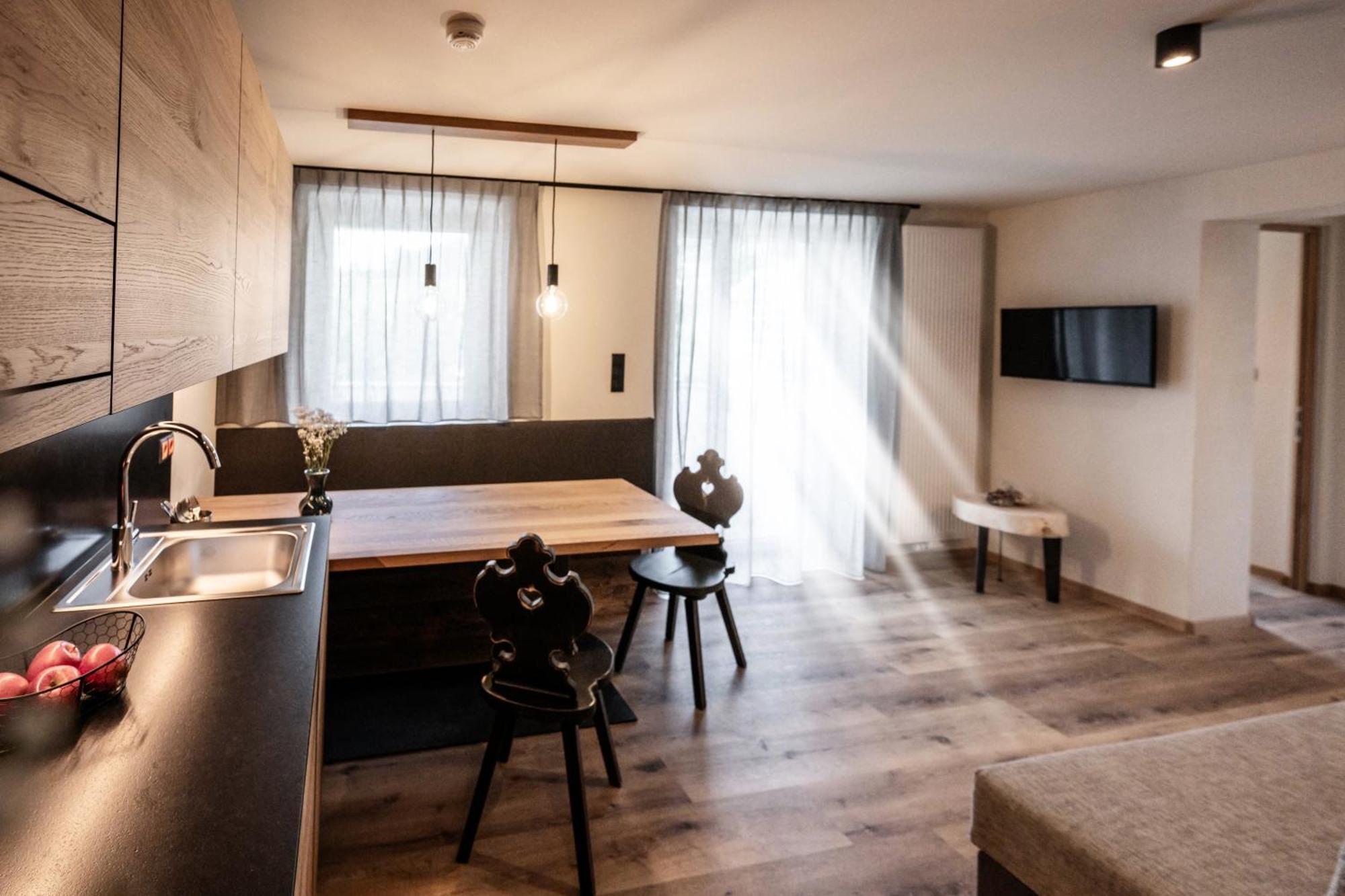 Appartement- Und Wellnesshotel Winkler Falzes Esterno foto