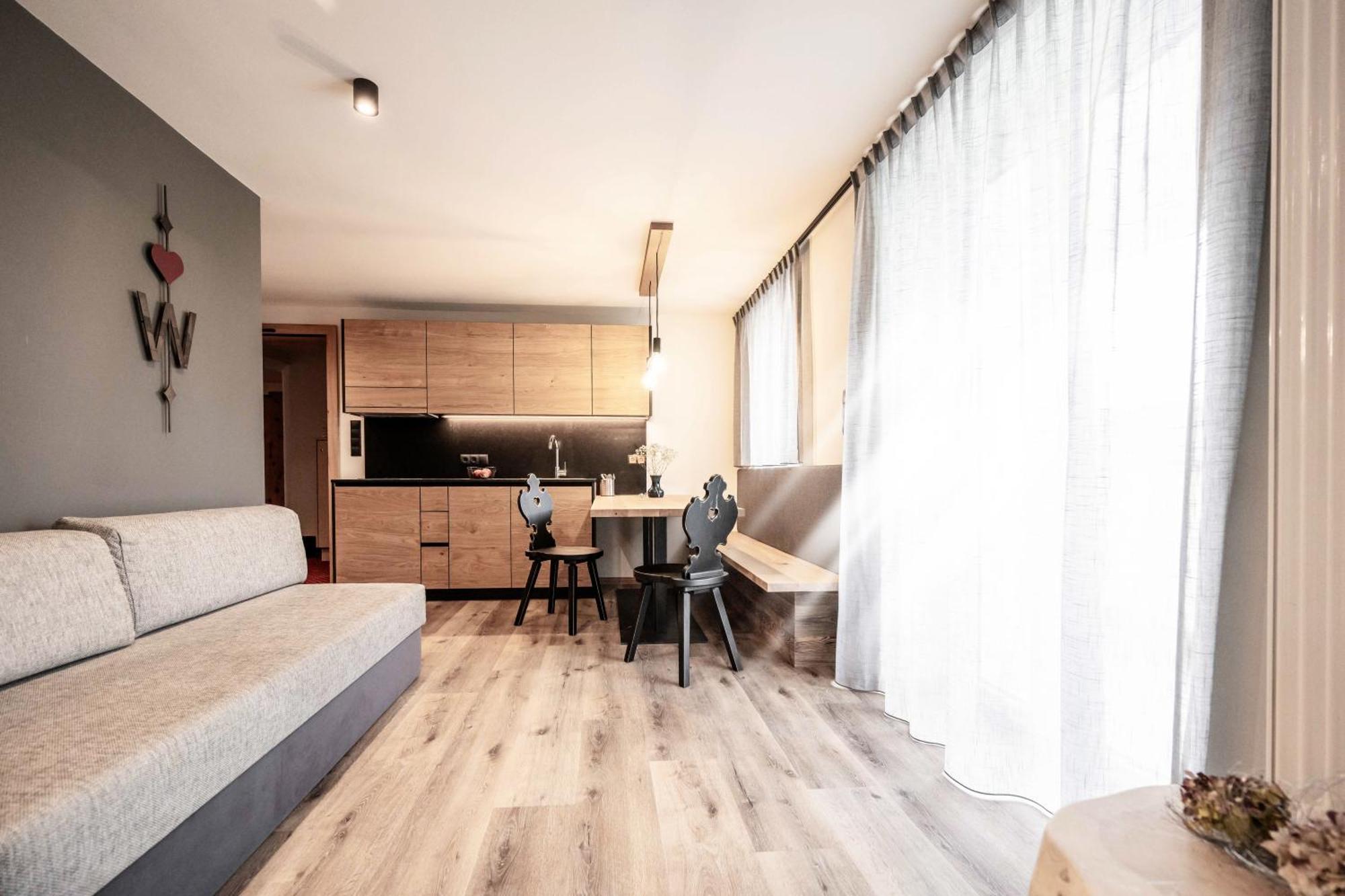Appartement- Und Wellnesshotel Winkler Falzes Esterno foto