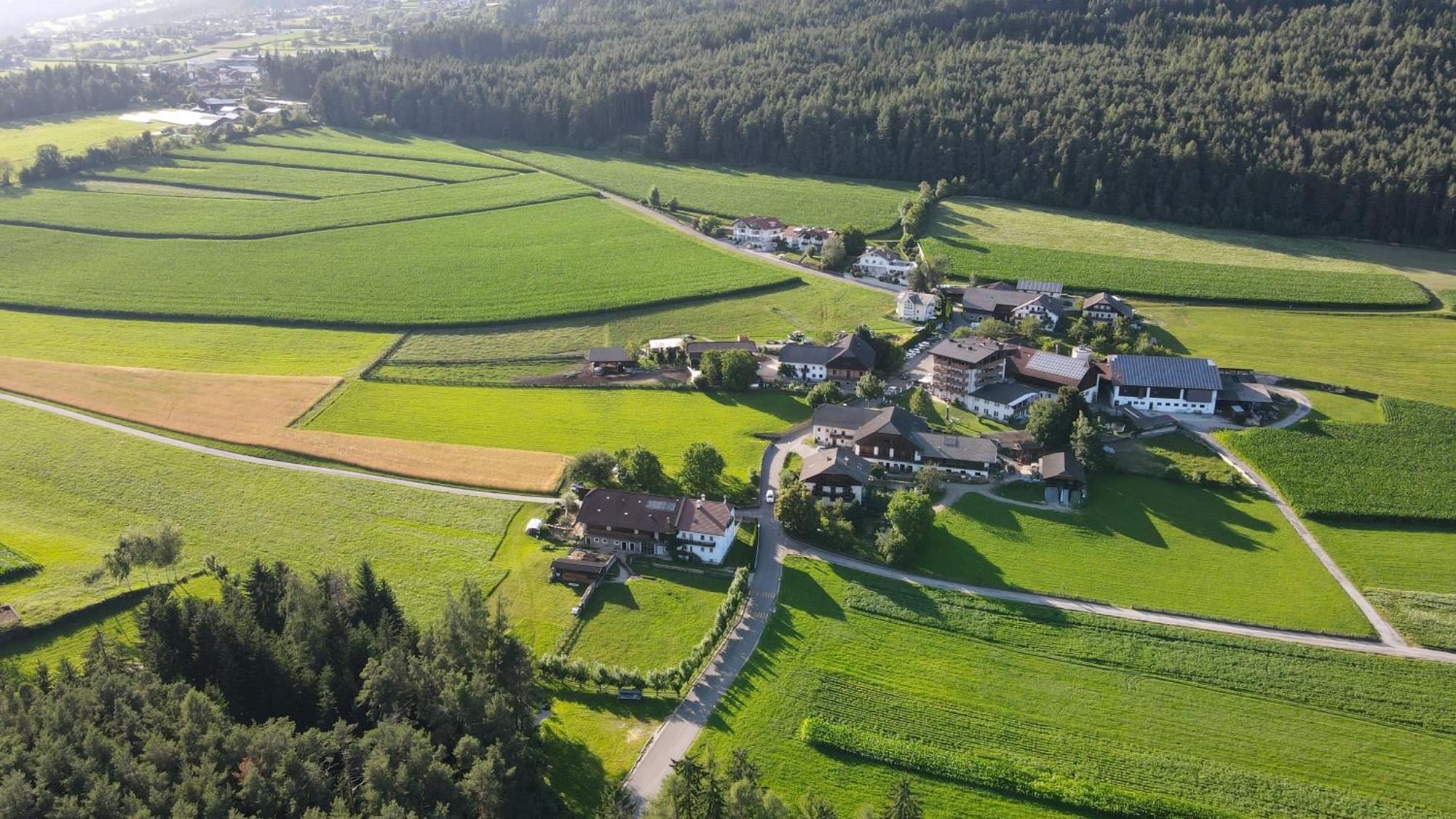Appartement- Und Wellnesshotel Winkler Falzes Esterno foto