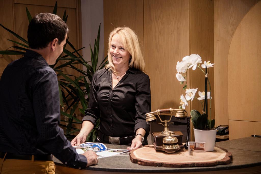 Appartement- Und Wellnesshotel Winkler Falzes Esterno foto