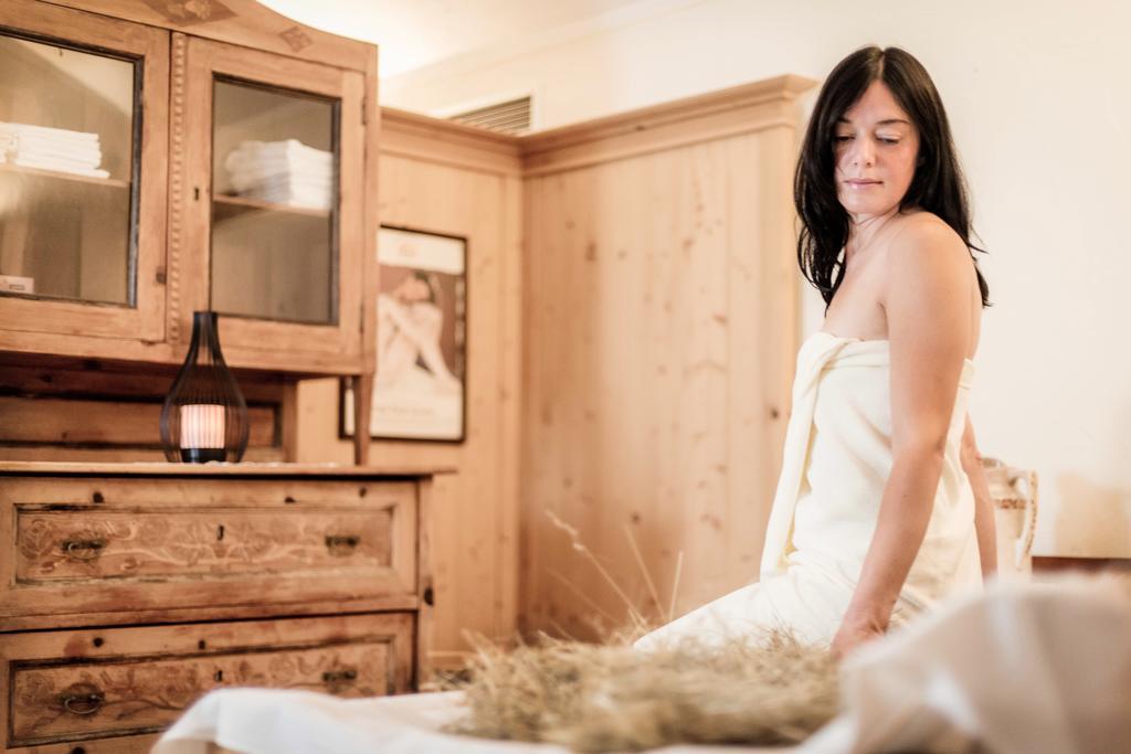 Appartement- Und Wellnesshotel Winkler Falzes Esterno foto