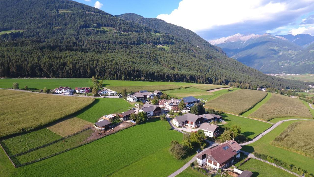 Appartement- Und Wellnesshotel Winkler Falzes Esterno foto